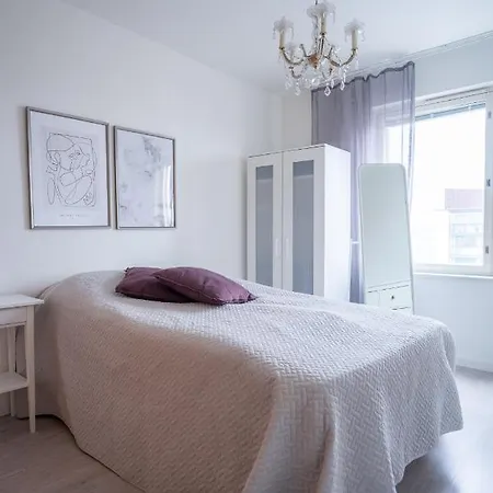 Lovely In The Center Of Apartment